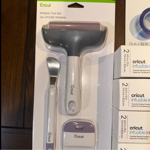 Cricut Tool Set - Picture 1 of 2